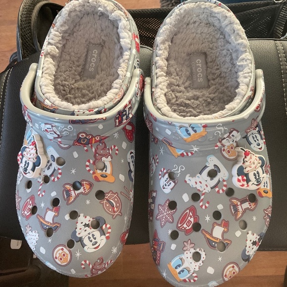 Disney Christmas Crocs  size ladies 8 . Brand New - Picture 1 of 10